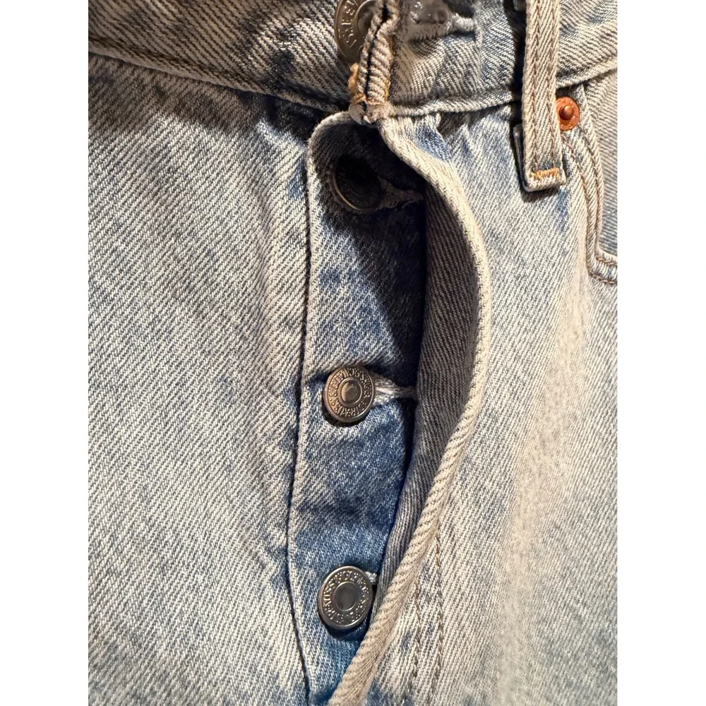 Levis Premium Wedgie Straight Jeans Light Wash Button Fly Denim Size 30